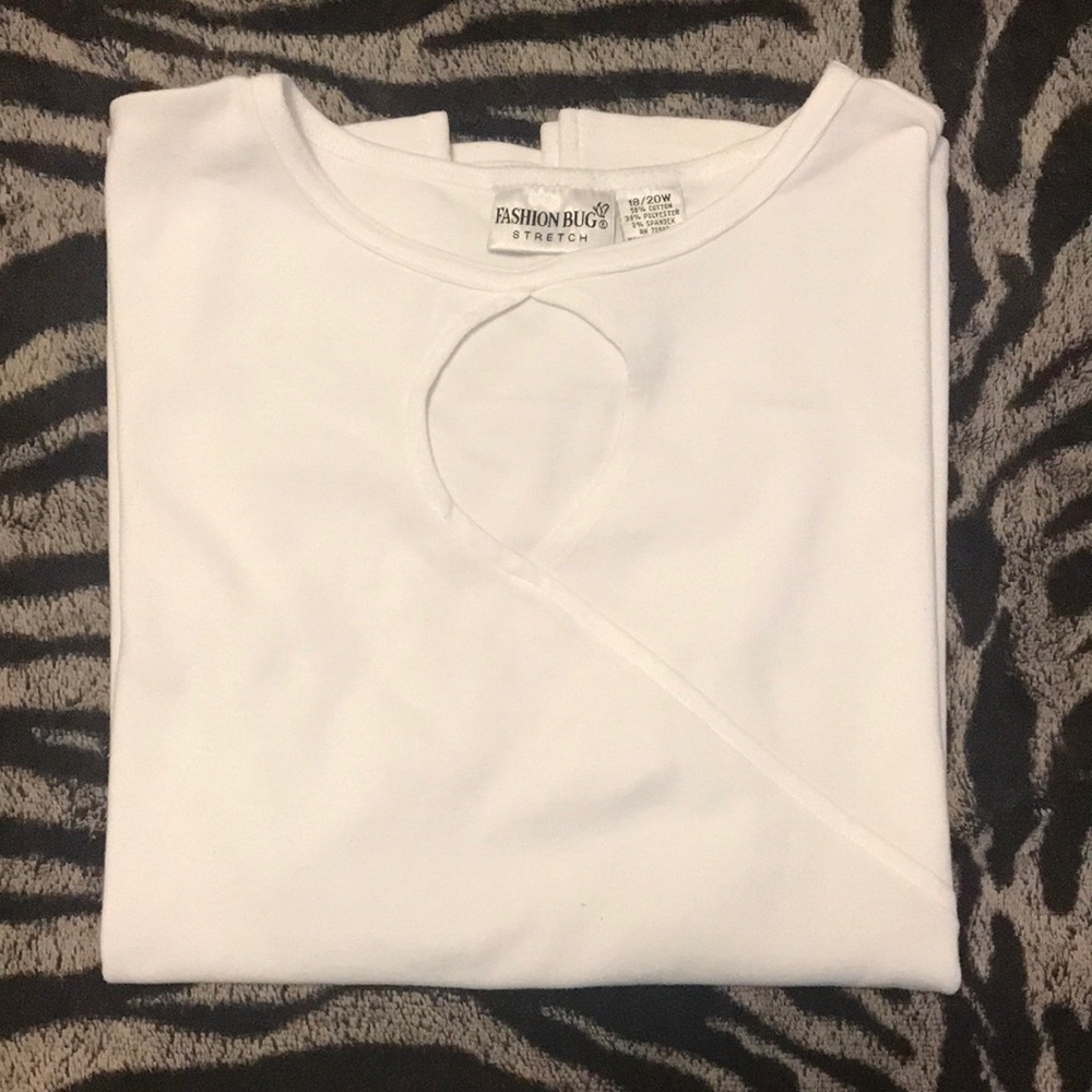 Women’s Plus Size White Keyhole Top (18/20W)